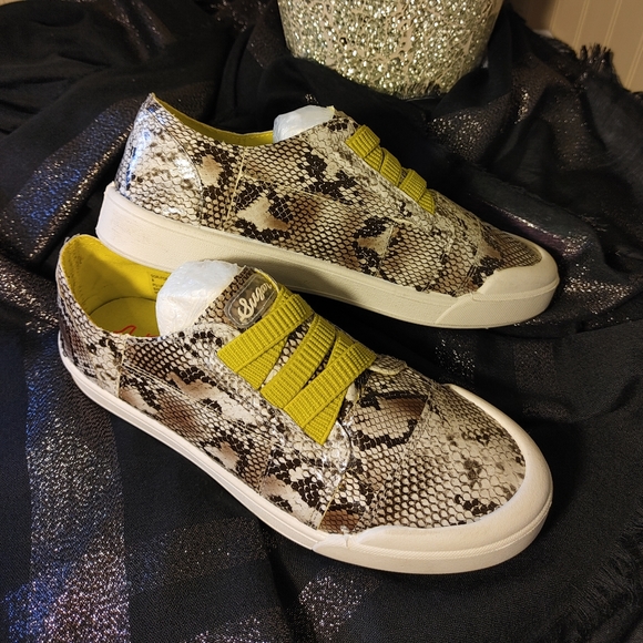 New in box ladies' Sugar snakeskin print slip on sneakers sz 8m - Picture 7 of 8